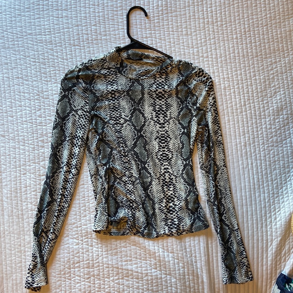 Snake skin long sleeve crop